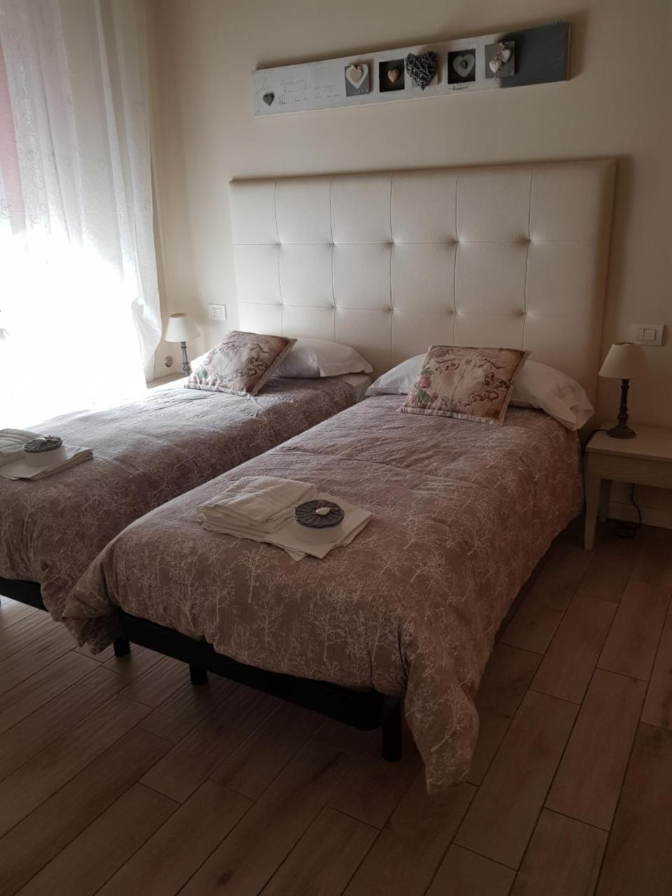 Luna City Ravenna Room photo